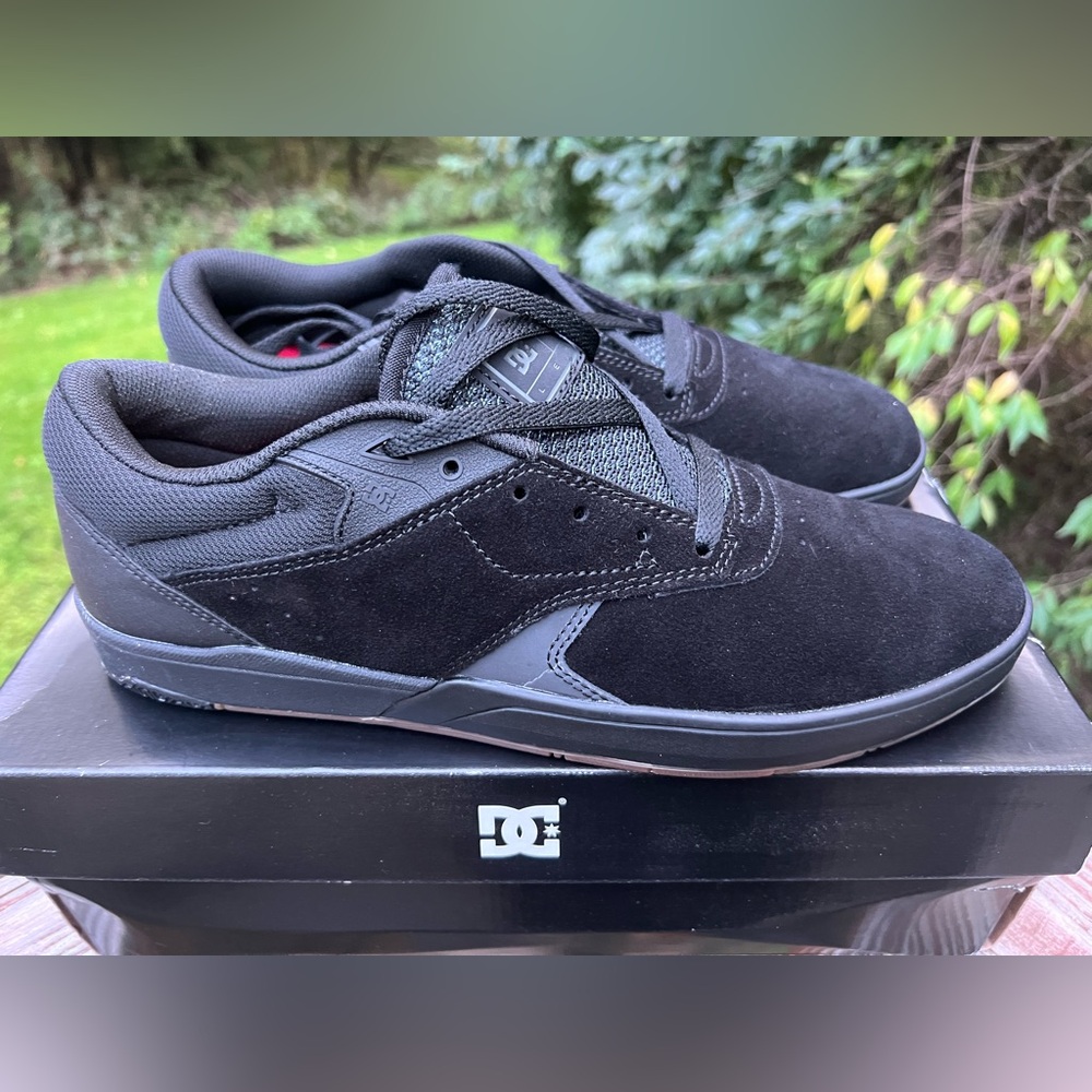 Men’s Size 12 DC Skate shoes